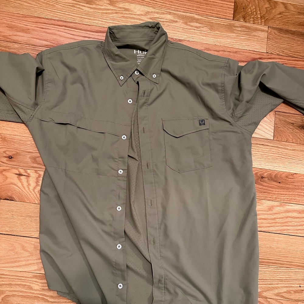 HUK Tide Point Shirt. NWOT. Large. Color: Army Green